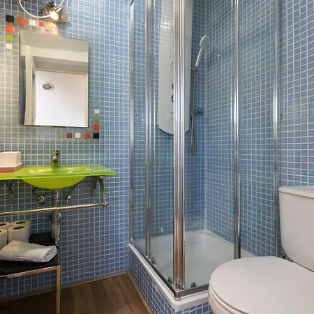 Апартаменты Bright In Alfama, Lisbon, Historic Heart & Great Views - Ttl99 *